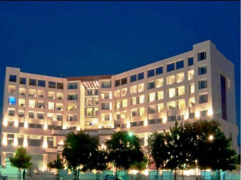 Holiday Inn Chandigarh Panchkula, An Ihg Hotel Exterior foto